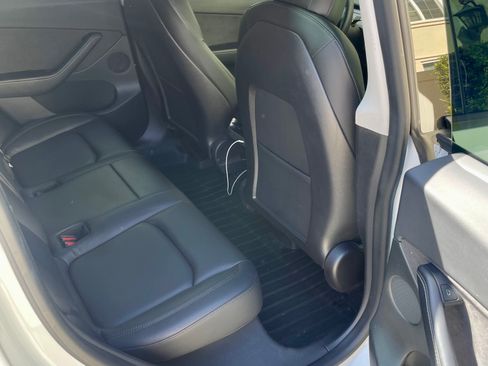 Used 2021 Tesla Model Y Long Range image 10