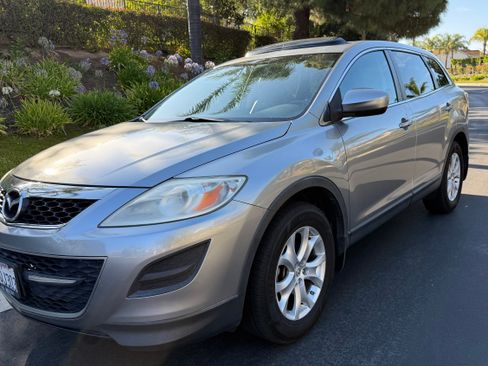 Used 2011 MAZDA CX-9 Touring w/ Moonroof & Bose Audio Pkg FWD image 9