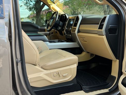 Used 2019 Ford F250 Lariat w/ Lariat Value Package AWD/4WD image 17