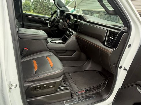 Used 2025 GMC Sierra 2500 AT4 AWD/4WD image 4