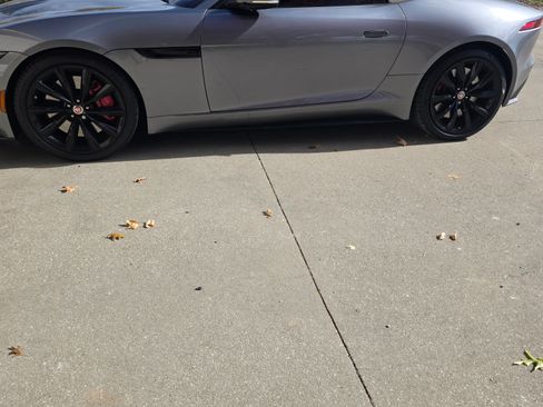 Used 2022 Jaguar F-TYPE R image 1