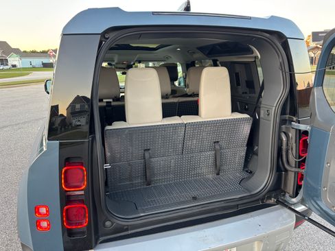 Used 2020 Land Rover Defender 110 HSE image 13