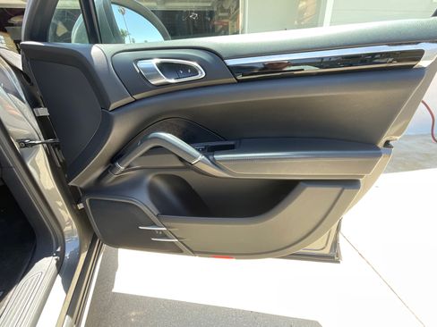 Used 2013 Porsche Cayenne Diesel AWD/4WD image 15