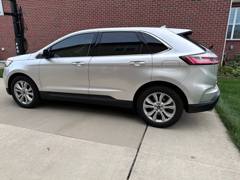 Used 2019 Ford Edge Titanium w/ Equipment Group 301A AWD/4WD image 4