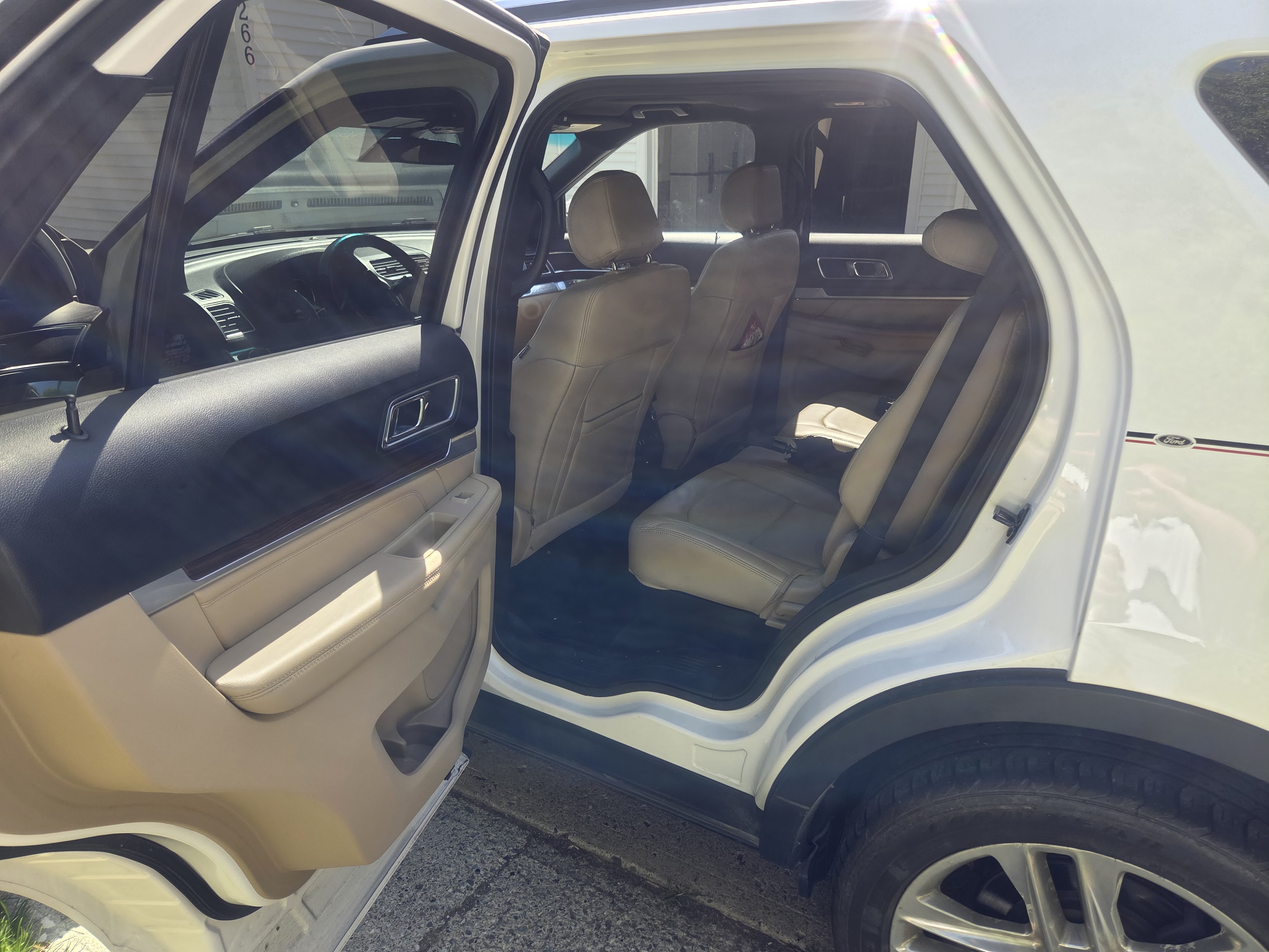 Used 2016 Ford Explorer Limited w/ Equipment Group 301A AWD/4WD image 17