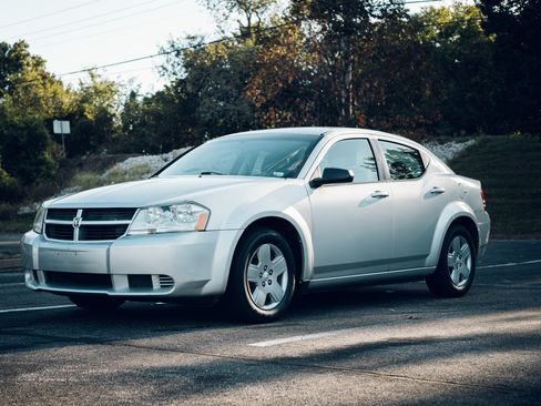 Used 2010 Dodge Avenger SXT image 12