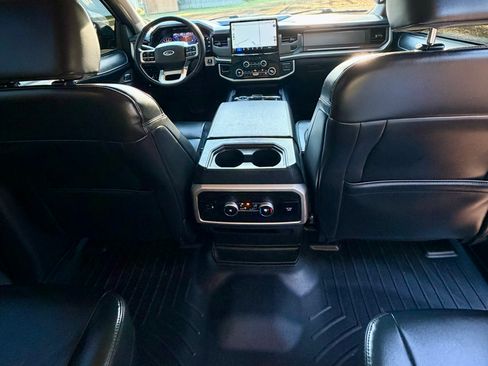 Used 2022 Ford Expedition XLT image 13