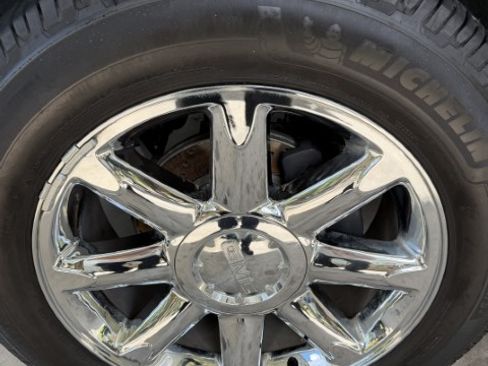 Used 2011 GMC Yukon XL Denali RWD image 18