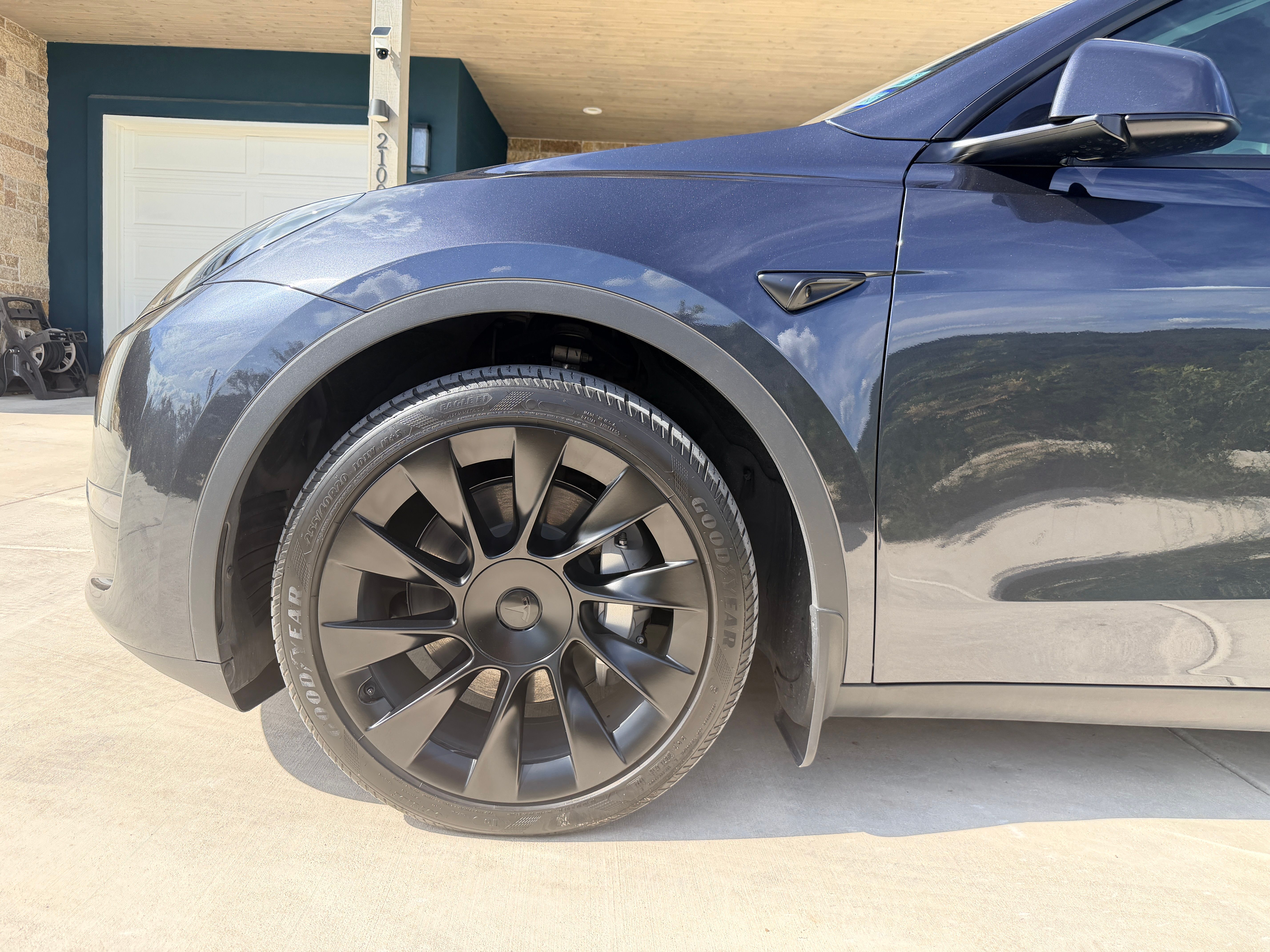 Used 2024 Tesla Model Y Long Range AWD/4WD image 9
