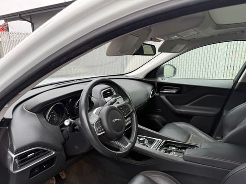 Used 2018 Jaguar F-PACE Prestige image 10