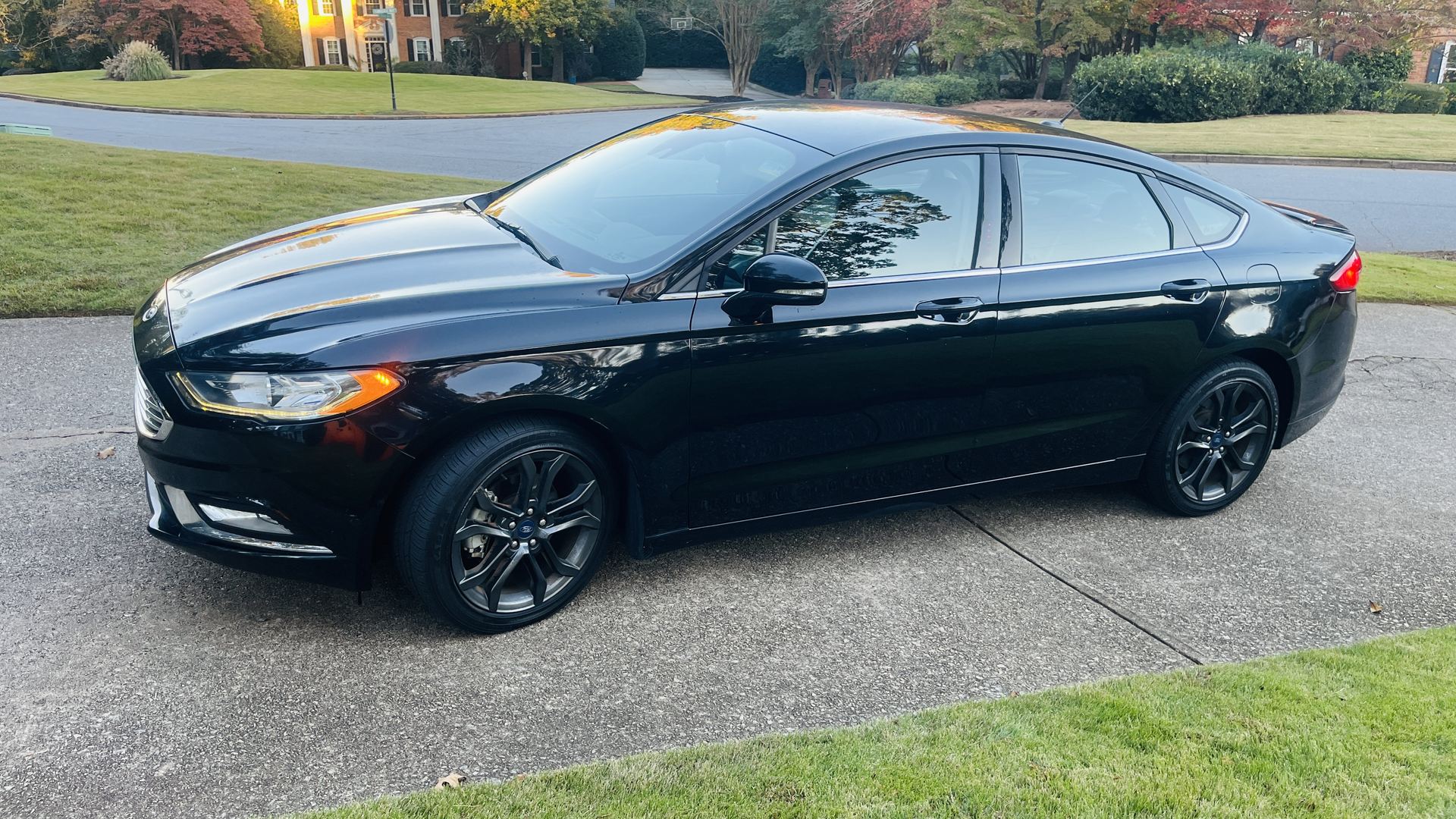 Used 2018 Ford Fusion SE FWD image 4