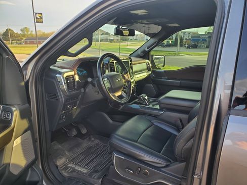 Used 2021 Ford F150 Lariat w/ Equipment Group 502A High image 11