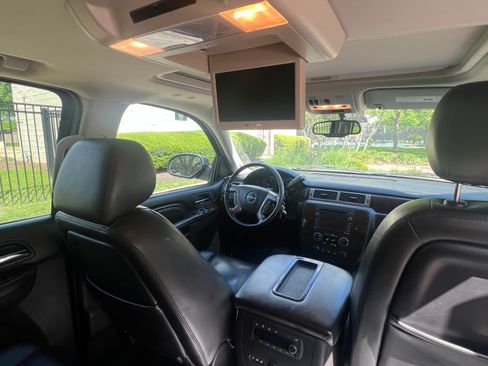 Used 2011 GMC Yukon XL Denali image 9
