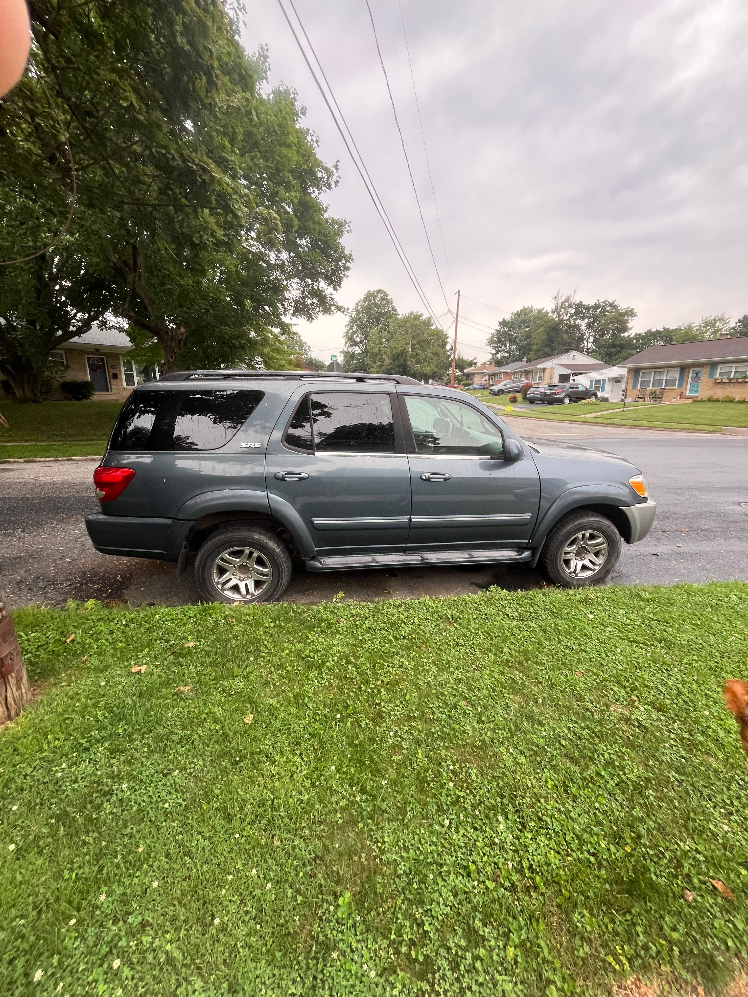 Used 2005 Toyota Sequoia SR5 AWD/4WD image 4