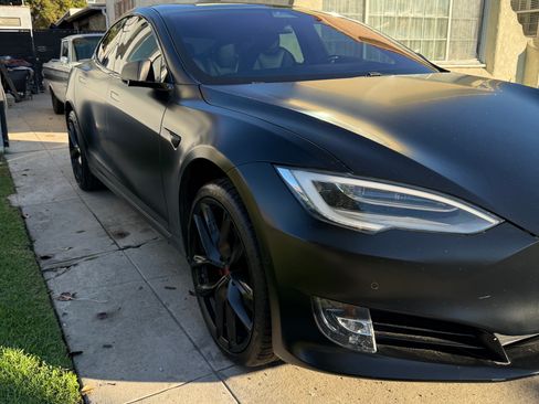 Used 2020 Tesla Model S Long Range Plus image 5