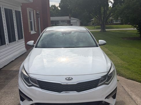 Used 2019 Kia Optima S FWD image 3