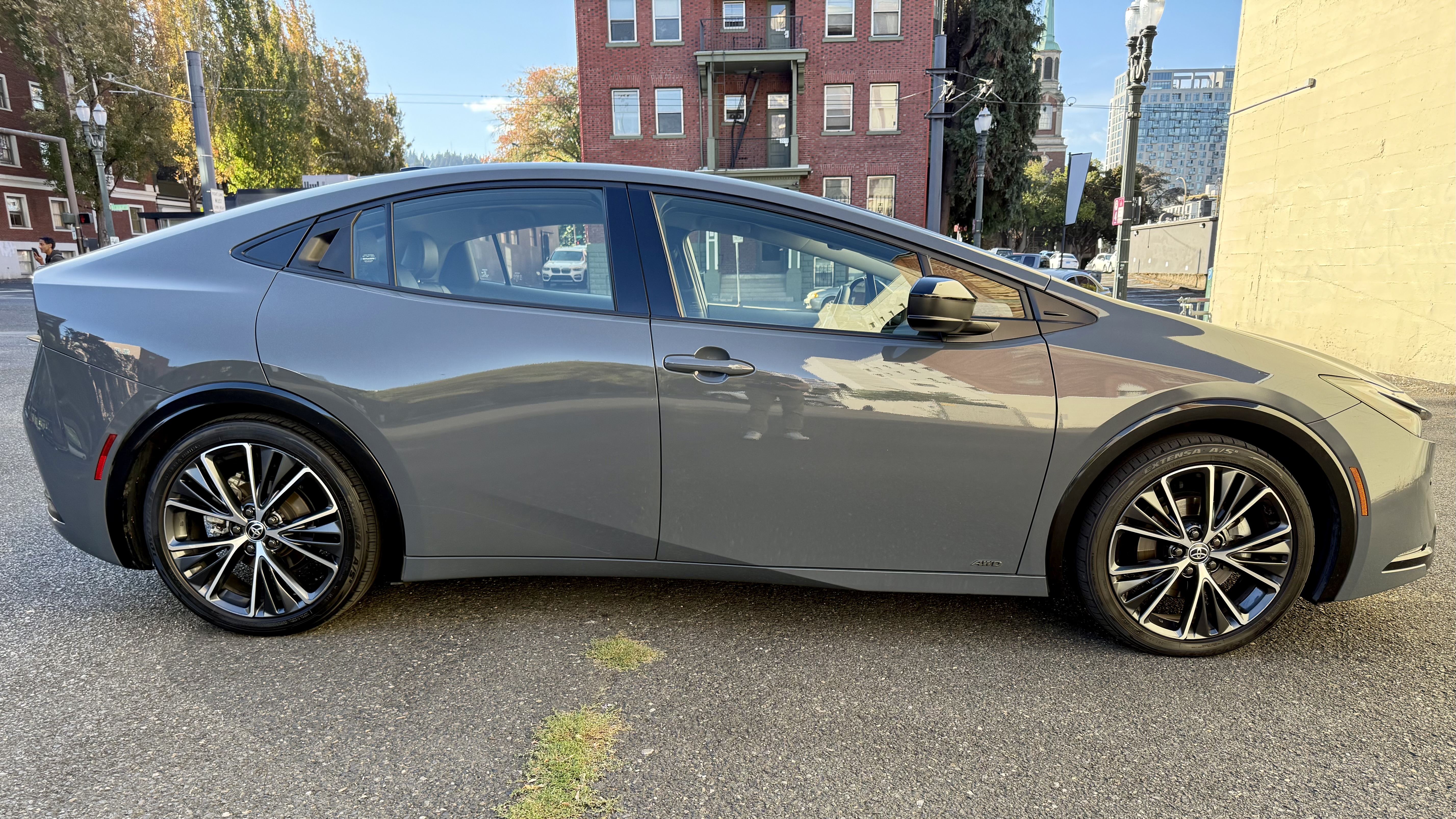 Used 2023 Toyota Prius XLE AWD/4WD image 1