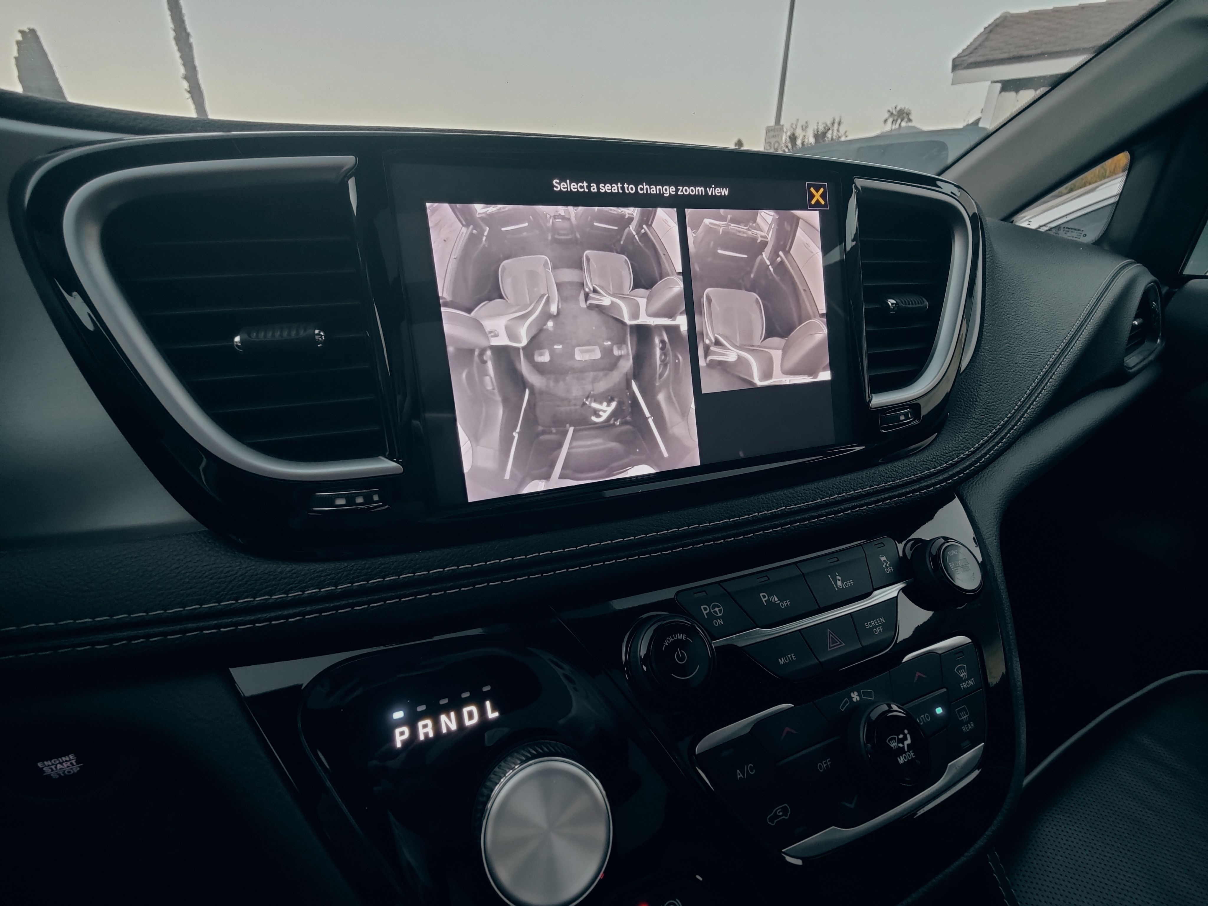 Used 2024 Chrysler Pacifica Premium FWD image 17