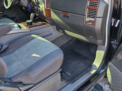 Used 2005 Nissan Titan SE image 9