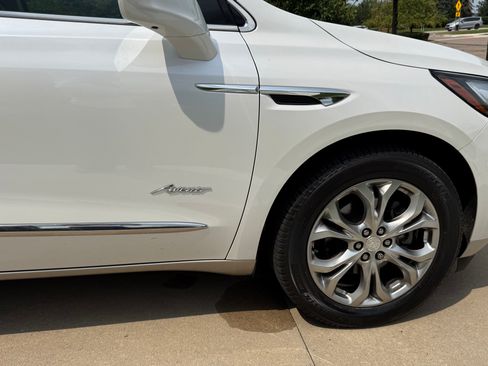 Used 2018 Buick Enclave Avenir w/ Avenir Technology Package AWD/4WD image 21