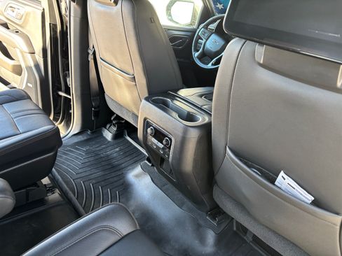 Used 2021 Chevrolet Suburban RST w/ Luxury Package image 11