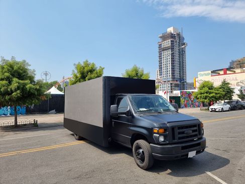 Used 2015 Ford E-350 and Econoline 350 Super Duty image 5