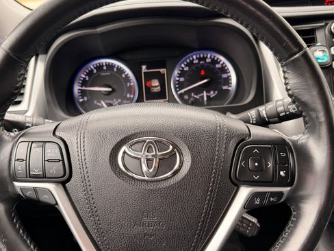 Used 2017 Toyota Highlander XLE image 13