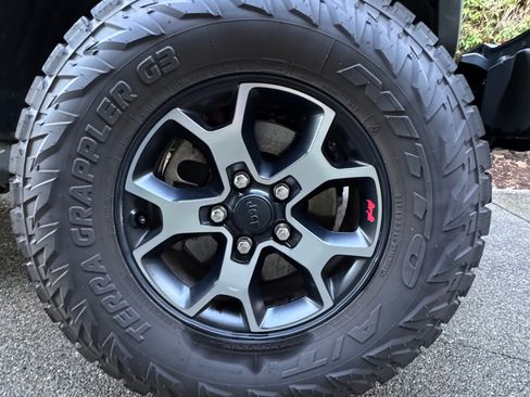 Used 2018 Jeep Wrangler Unlimited Rubicon image 14