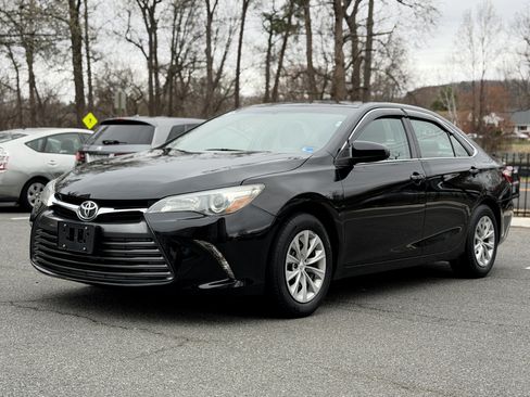 Used 2015 Toyota Camry LE image 4