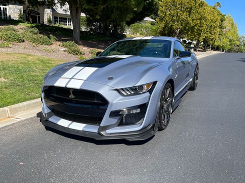 Used 2022 Ford Mustang Shelby GT500 w/ Carbon Fiber Track Pack RWD image 1