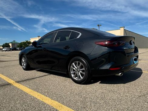 Used 2021 MAZDA MAZDA3 s FWD image 9