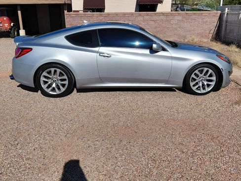 Used 2013 Hyundai Genesis 2.0T image 9