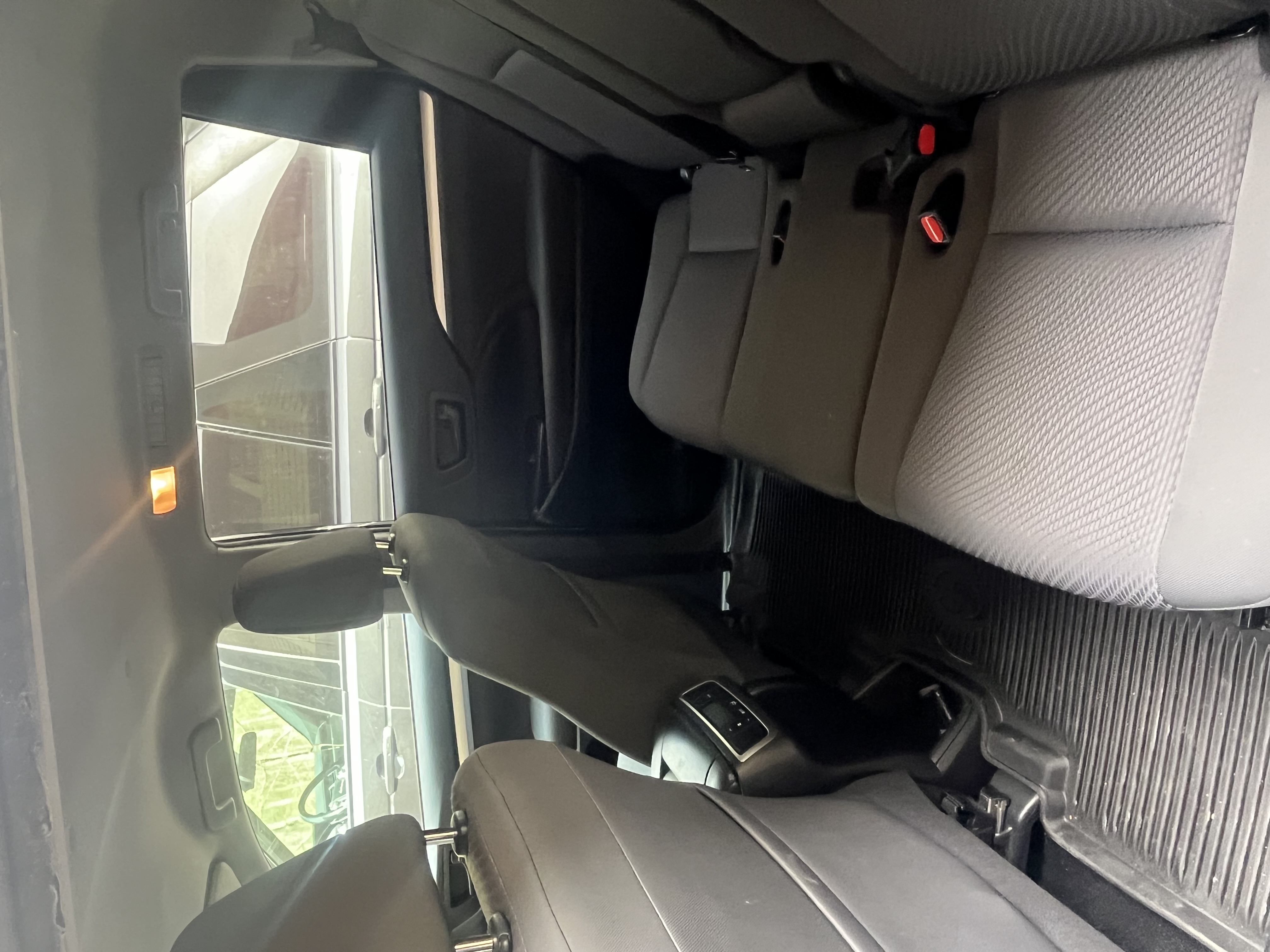 Used 2019 Toyota Highlander LE FWD image 10