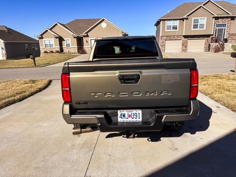 Used 2025 Toyota Tacoma TRD Sport image 13