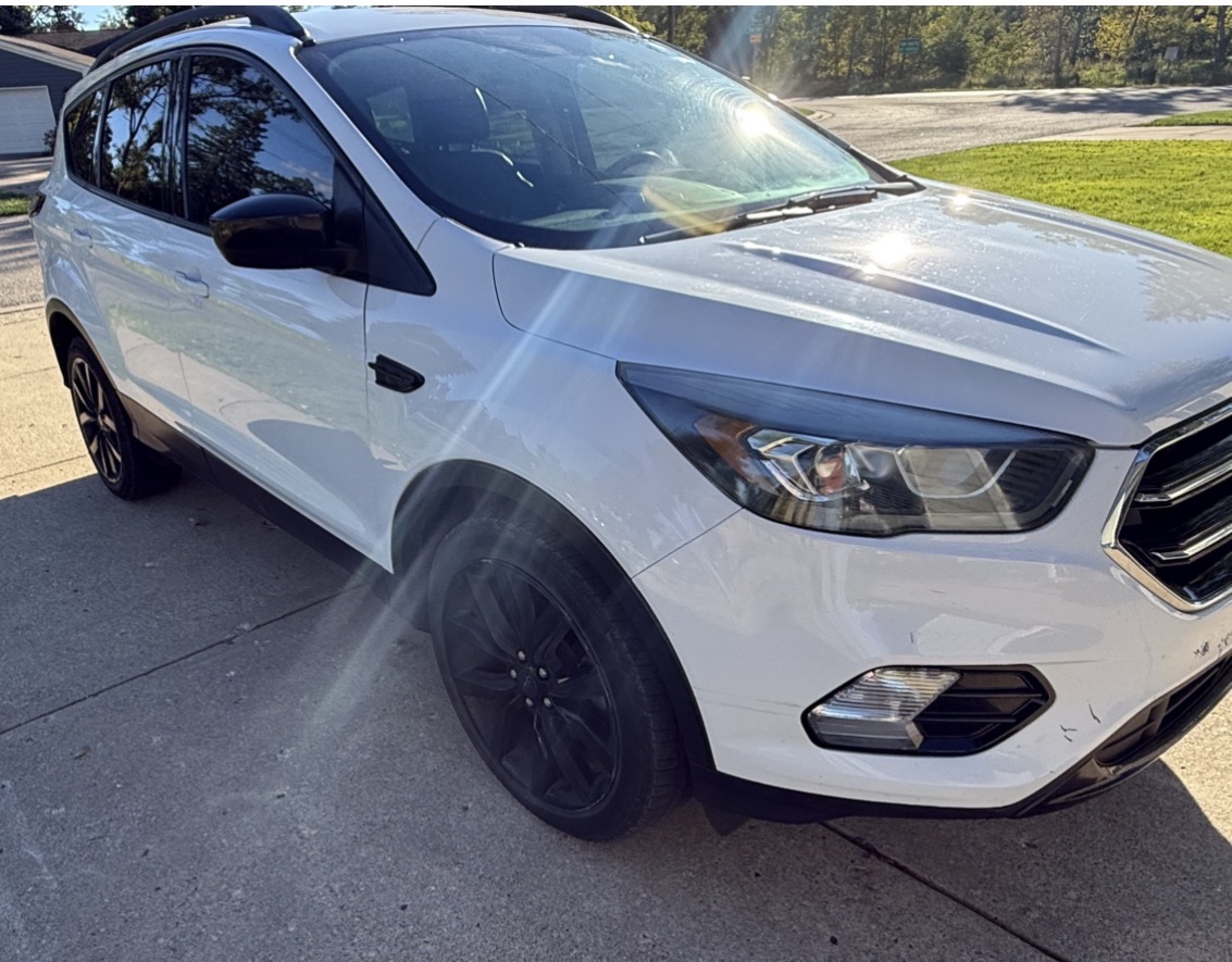 Used 2017 Ford Escape SE w/ Equipment Group 201A FWD image 1