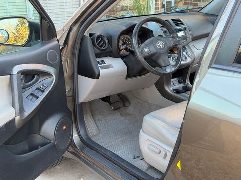 Used 2009 Toyota RAV4 Limited image 17