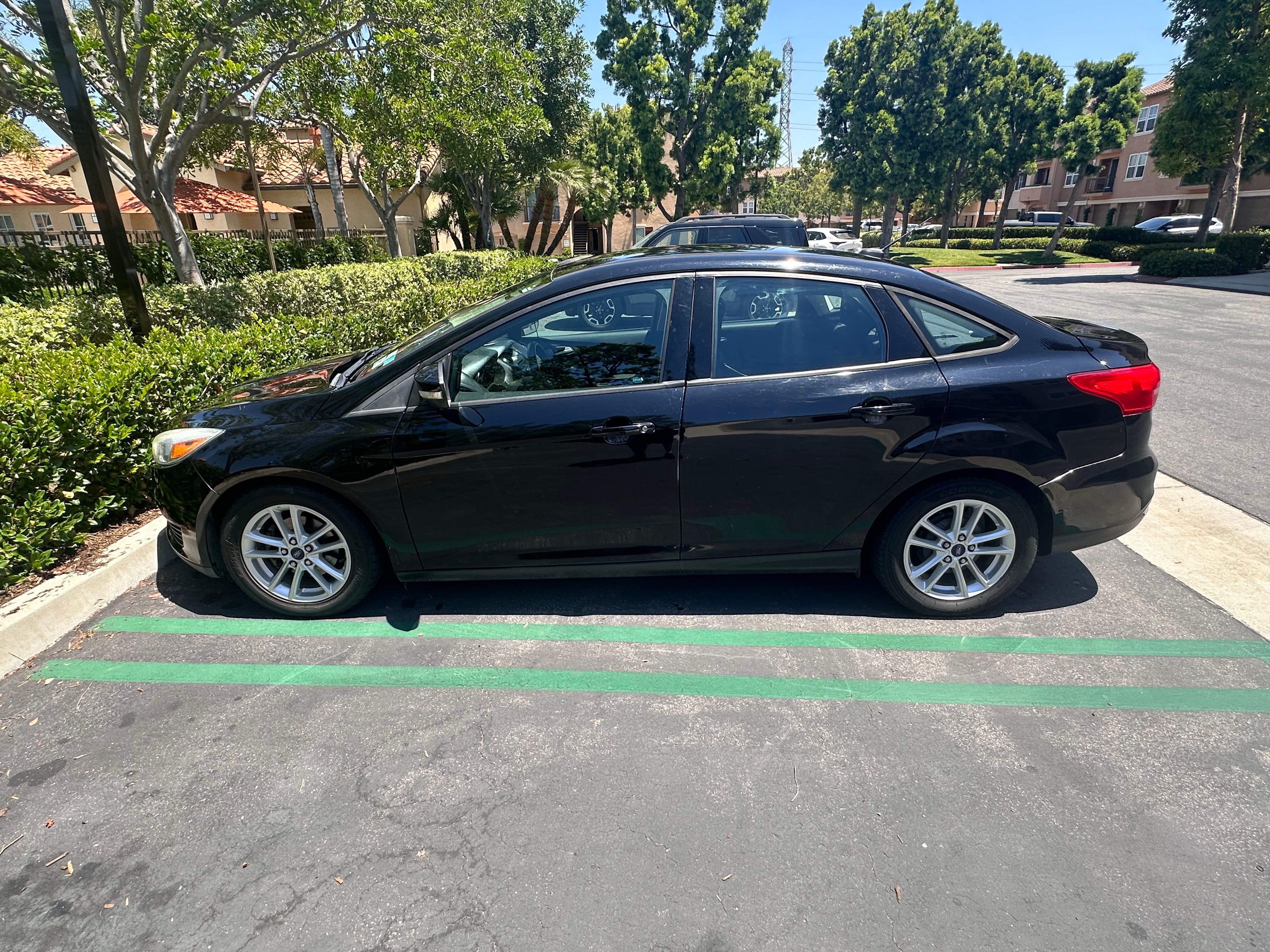 Used 2016 Ford Focus SE FWD image 1