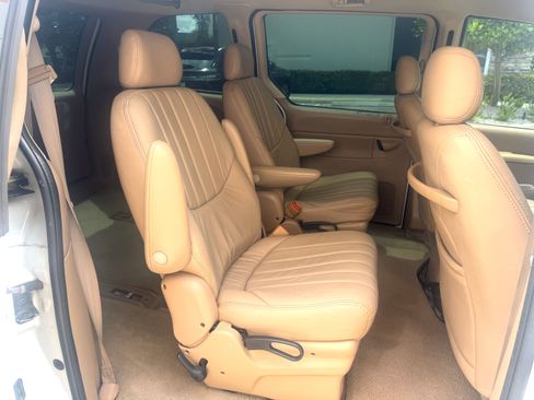 Used 1996 Dodge Caravan ES FWD image 19