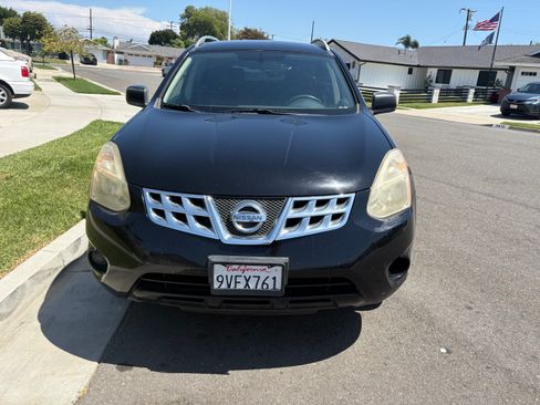 Used 2011 Nissan Rogue SV FWD image 2