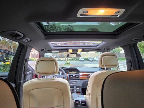 Used 2011 Mercedes-Benz GLK 350 4MATIC image 9