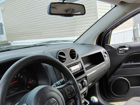 Used 2012 Jeep Compass Sport image 4