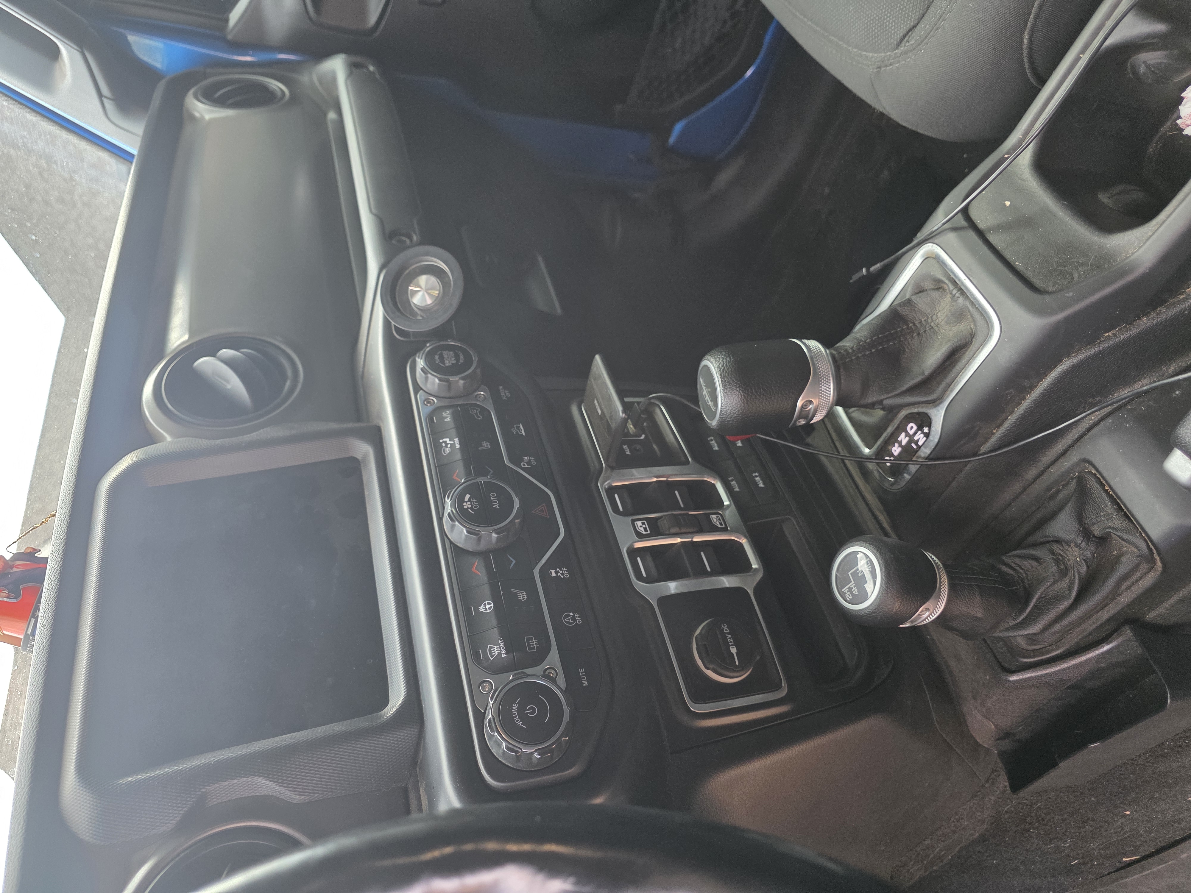 Used 2021 Jeep Gladiator Sport AWD/4WD image 8