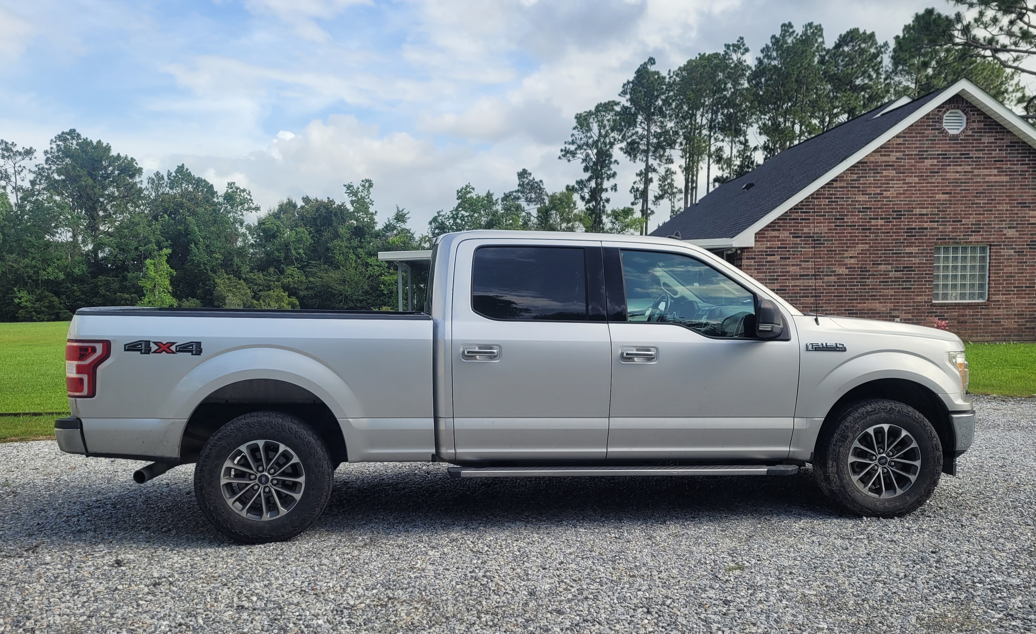 Used 2019 Ford F150 XLT w/ Equipment Group 302A Luxury AWD/4WD image 6