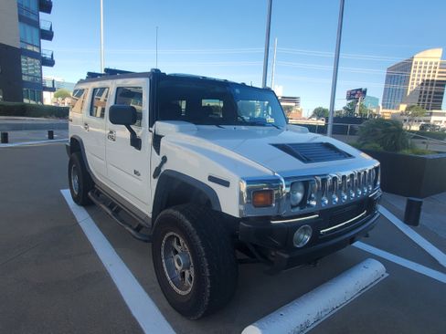 Used 2004 HUMMER H2 w/ Preferred Equipment Group image 1