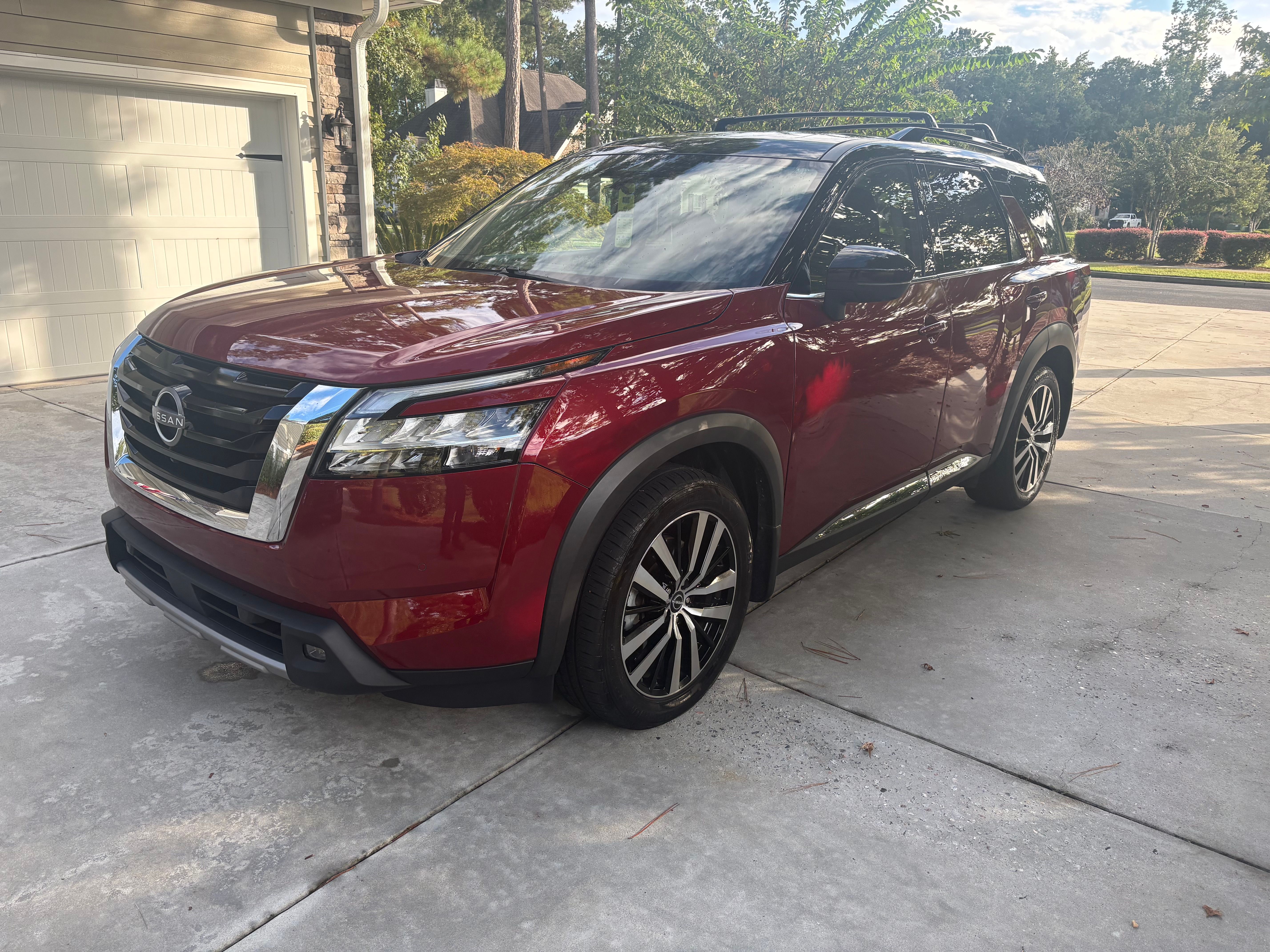 Used 2024 Nissan Pathfinder Platinum AWD/4WD image 2