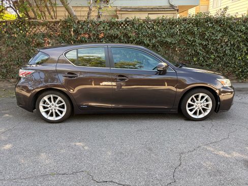 Used 2012 Lexus CT 200h Premium w/ Leather Pkg image 6