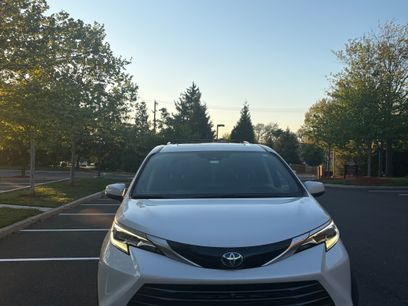Used 2023 Toyota Sienna Platinum