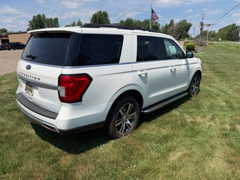Used 2022 Ford Expedition XLT AWD/4WD image 5
