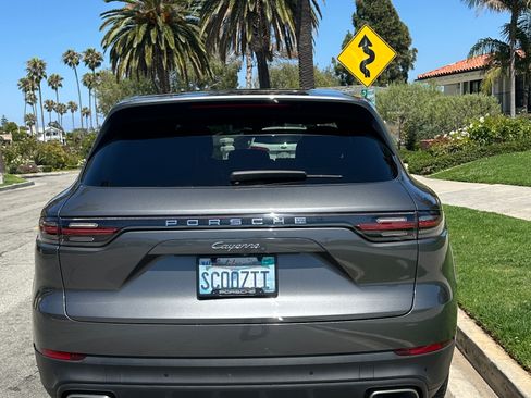 Used 2020 Porsche Cayenne AWD/4WD image 16