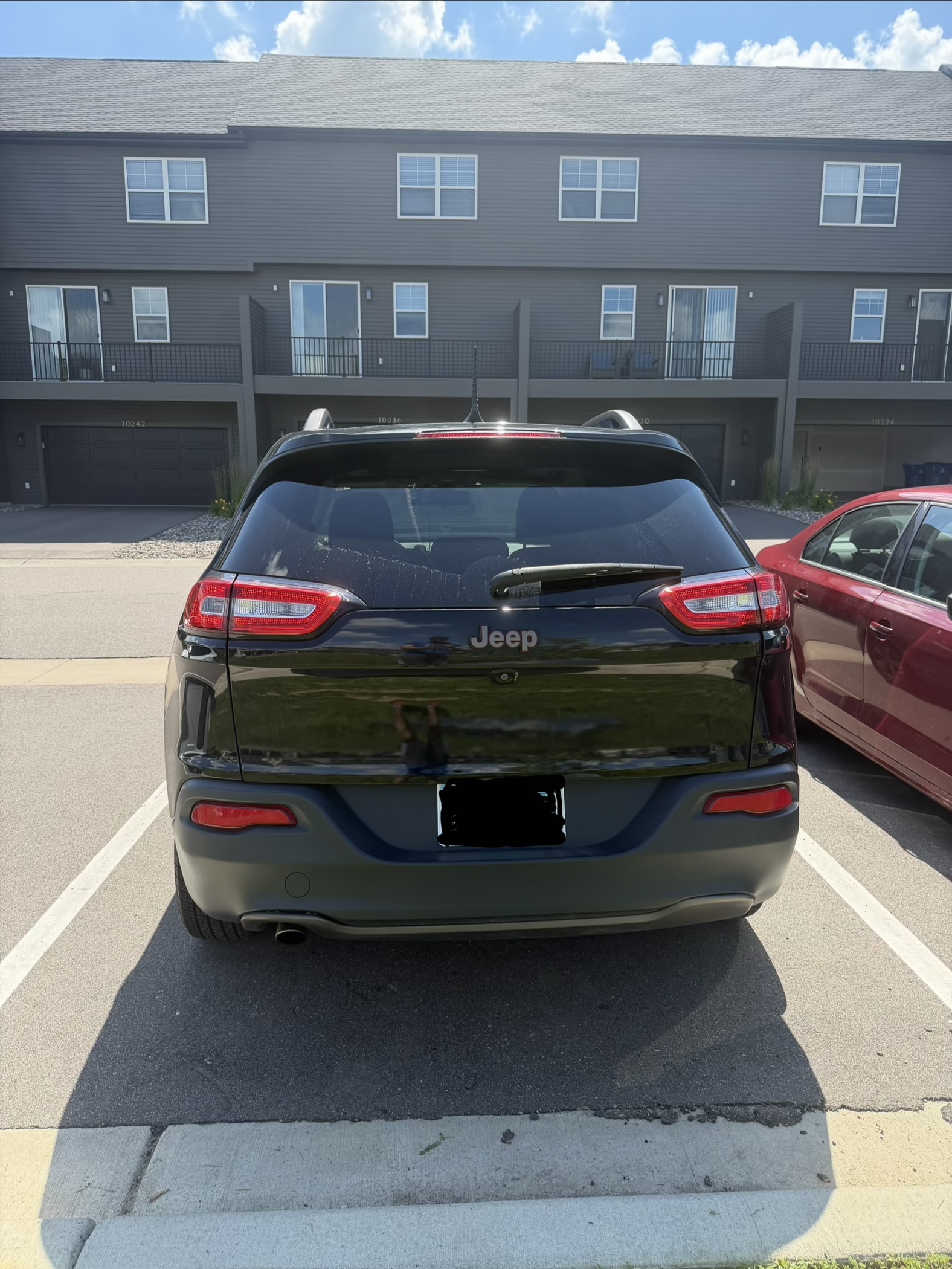 Used 2017 Jeep Cherokee Latitude w/ Cold Weather Group FWD image 2